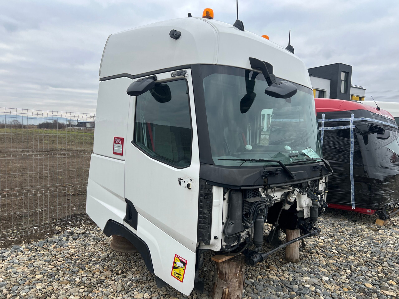 CABINA RENAULT T SLEEPER - Cabine pour Camion: photos 2 CABINA RENAULT T SLEEPER - Cabine pour Camion: photos 2