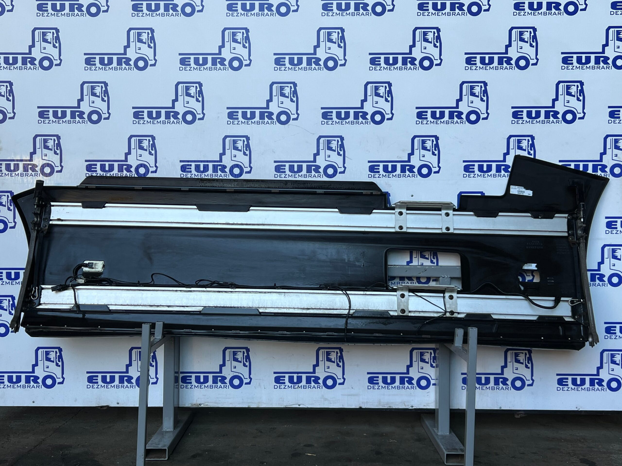 PARABICICLIST STANGA RENAULT T 82302001, 82302005, 82375109, 82375110, 21234571 - Carrosserie et extérieur pour Camion: photos 2 PARABICICLIST STANGA RENAULT T 82302001, 82302005, 82375109, 82375110, 21234571 - Carrosserie et extérieur pour Camion: photos 2