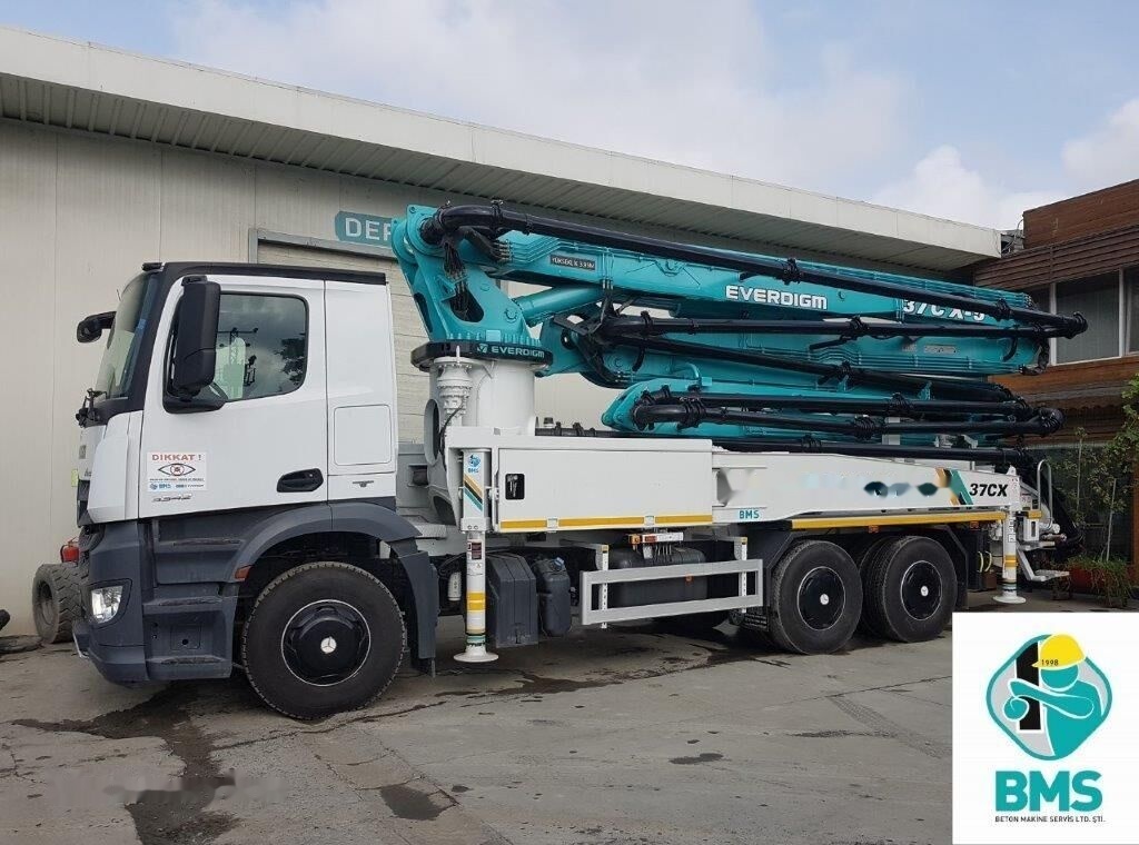 Mercedes-Benz 3343 P - Camion pompe: photos 3 Mercedes-Benz 3343 P - Camion pompe: photos 3