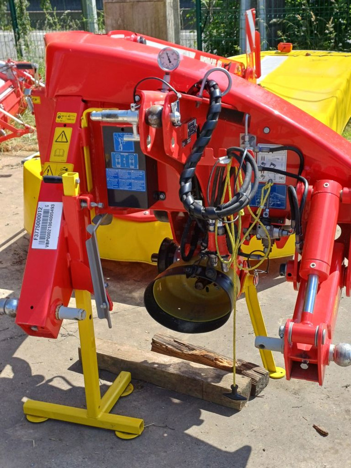 Pöttinger NOVACAT 402 - Faucheuse: photos 1 Pöttinger NOVACAT 402 - Faucheuse: photos 1