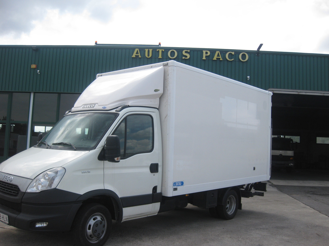 IVECO 35C15 CAJA CERRADA - Fourgon grand volume: photos 2 IVECO 35C15 CAJA CERRADA - Fourgon grand volume: photos 2