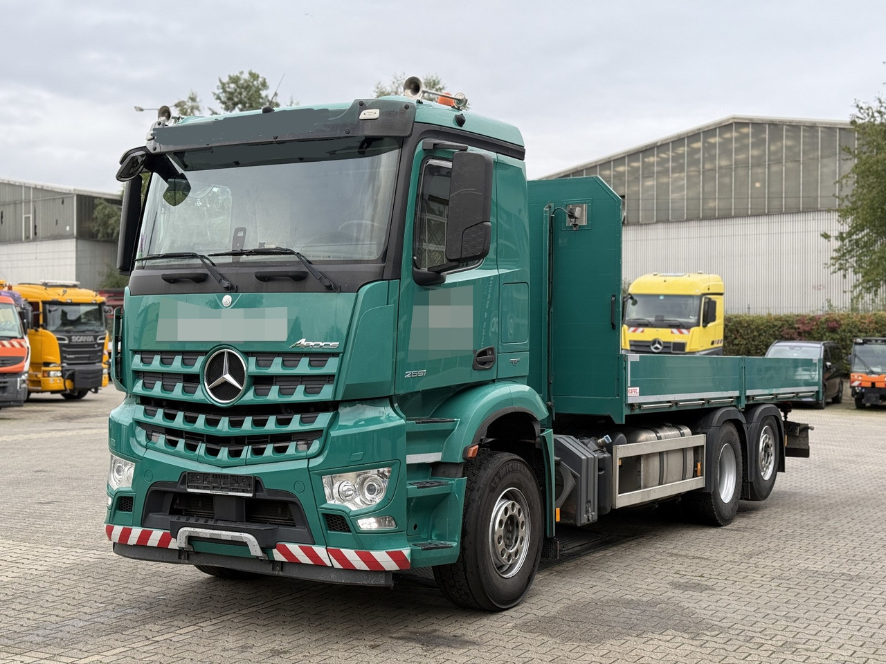 MERCEDES 2651 CON RETARDER - Camion plateau: photos 1 MERCEDES 2651 CON RETARDER - Camion plateau: photos 1