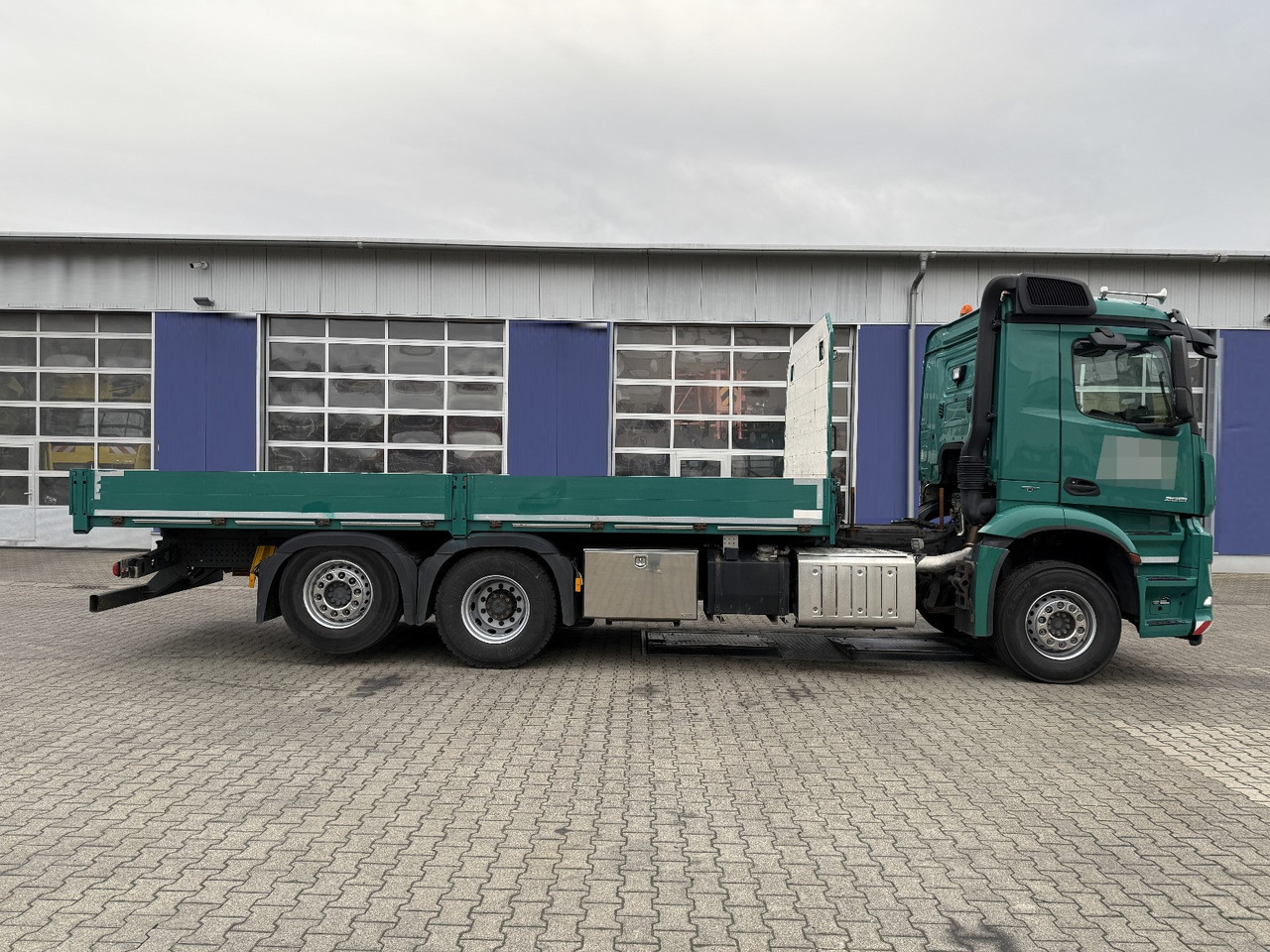 MERCEDES 2651 CON RETARDER - Camion plateau: photos 3 MERCEDES 2651 CON RETARDER - Camion plateau: photos 3