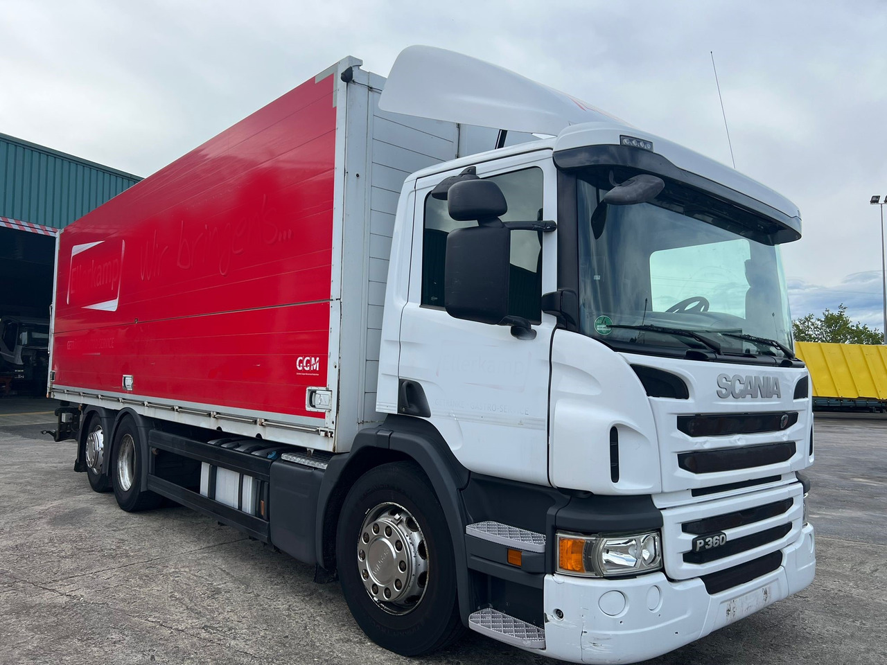 SCANIA 360 CON CAJA DE BEBIDAS - Camion pour le transport de boissons: photos 2 SCANIA 360 CON CAJA DE BEBIDAS - Camion pour le transport de boissons: photos 2