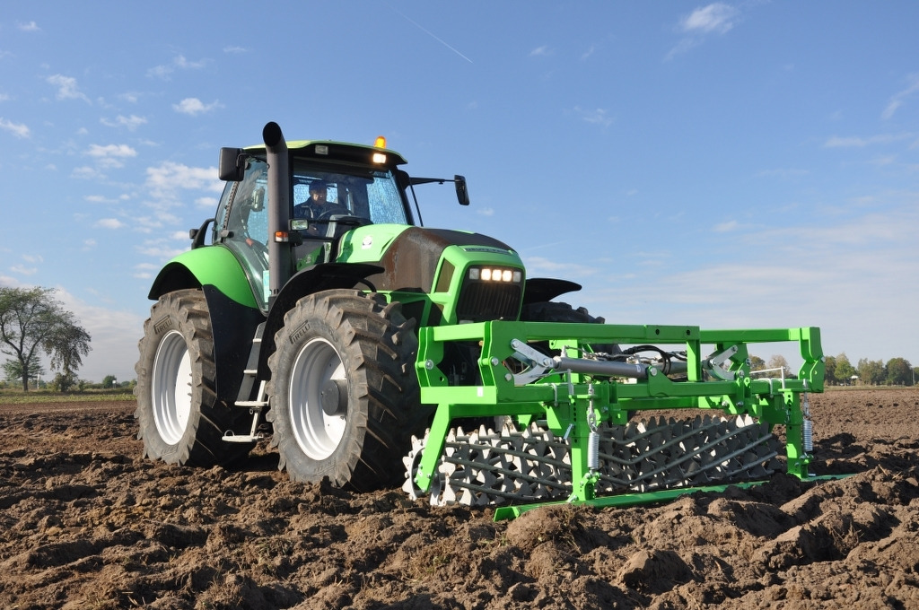 Bomet Wielozadaniowe wały zębate na przedni TUZ/ Vielzweck - Zahnwalze -Frontdreipunktanbau / Multi-purpose toothed rollers / Вал для передней навески - Rouleau agricole: photos 2 Bomet Wielozadaniowe wały zębate na przedni TUZ/ Vielzweck - Zahnwalze -Frontdreipunktanbau / Multi-purpose toothed rollers / Вал для передней навески - Rouleau agricole: photos 2