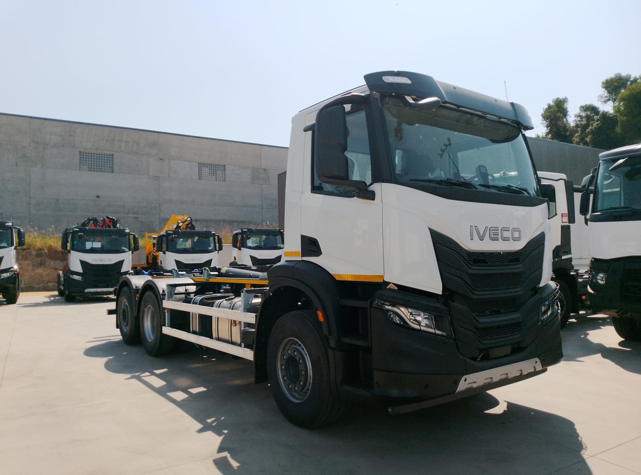 IVECO AD280X40 YPS ON X-WAY E6 (Hook Equipment) - Camion ampliroll: photos 3 IVECO AD280X40 YPS ON X-WAY E6 (Hook Equipment) - Camion ampliroll: photos 3