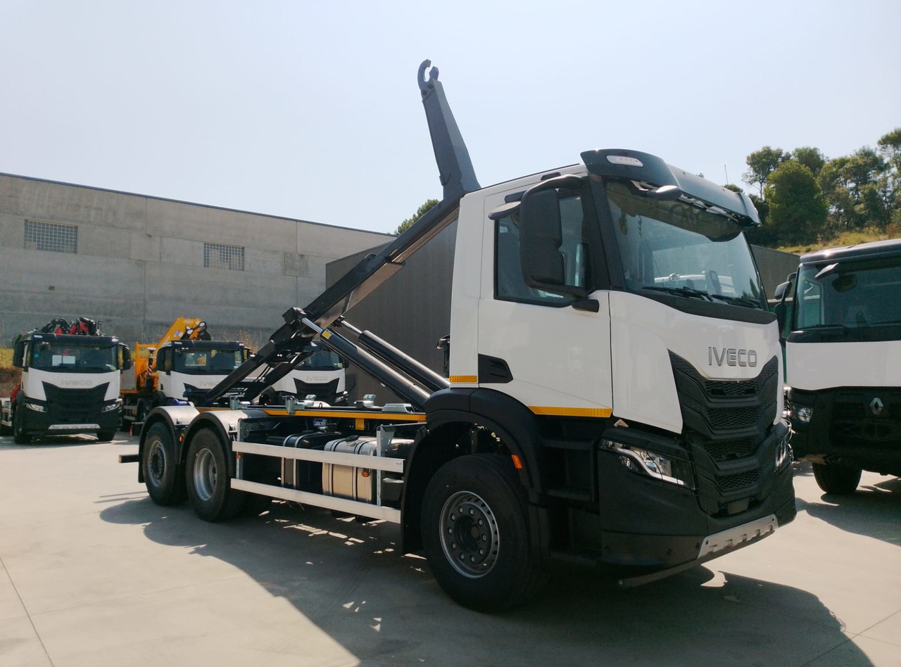 IVECO AD280X40 YPS ON X-WAY E6 (Hook Equipment) - Camion ampliroll: photos 1 IVECO AD280X40 YPS ON X-WAY E6 (Hook Equipment) - Camion ampliroll: photos 1