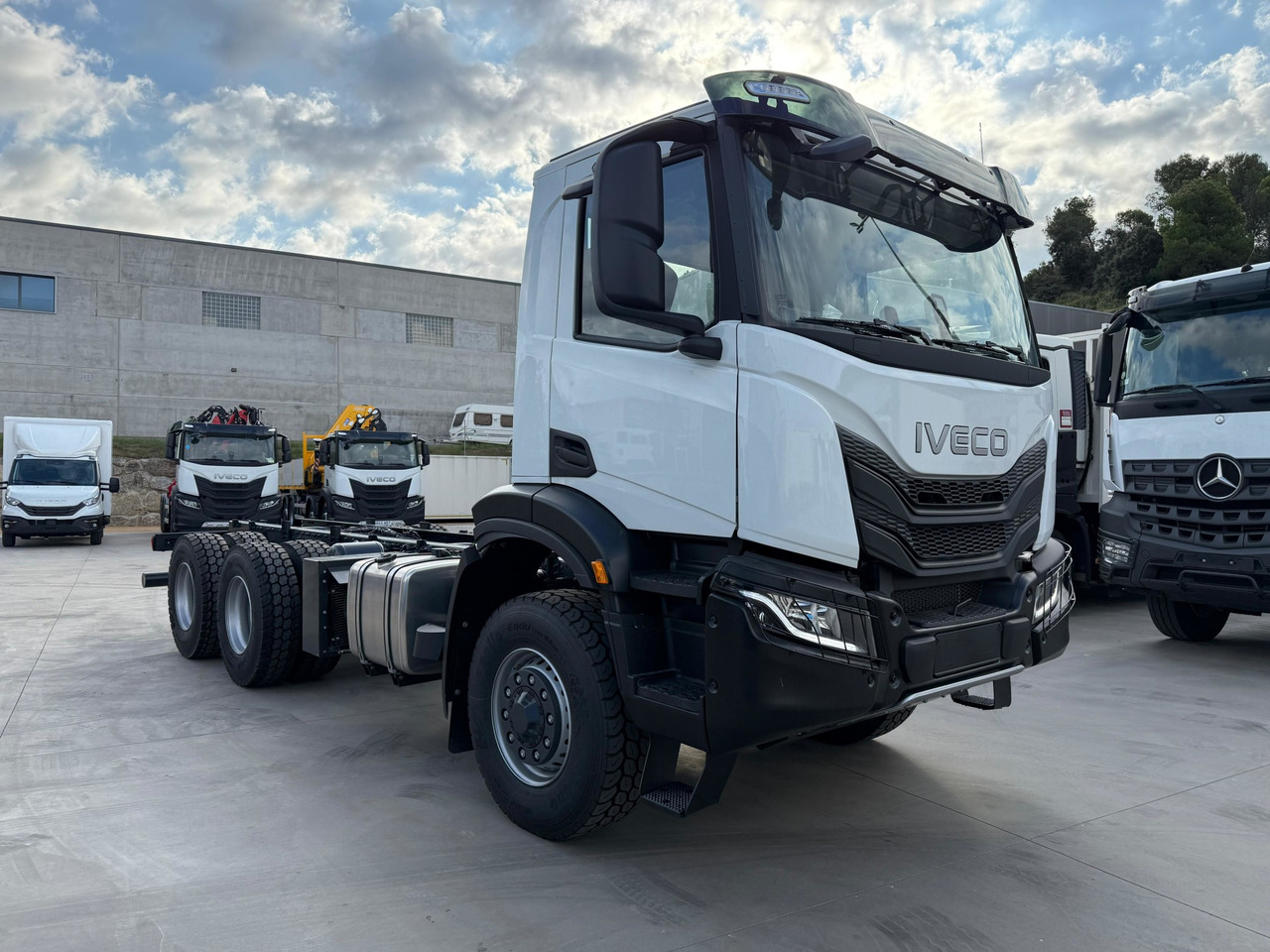 IVECO AD300X46Z OFF X-Way E6 (Chassis) - Châssis cabine: photos 2 IVECO AD300X46Z OFF X-Way E6 (Chassis) - Châssis cabine: photos 2