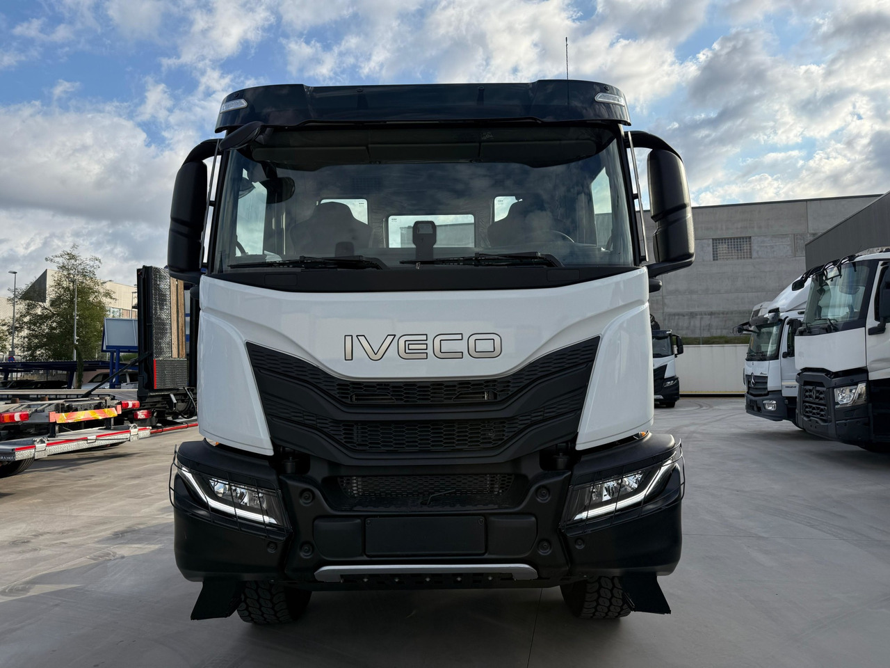 IVECO AD300X46Z OFF X-Way E6 (Chassis) - Châssis cabine: photos 3 IVECO AD300X46Z OFF X-Way E6 (Chassis) - Châssis cabine: photos 3