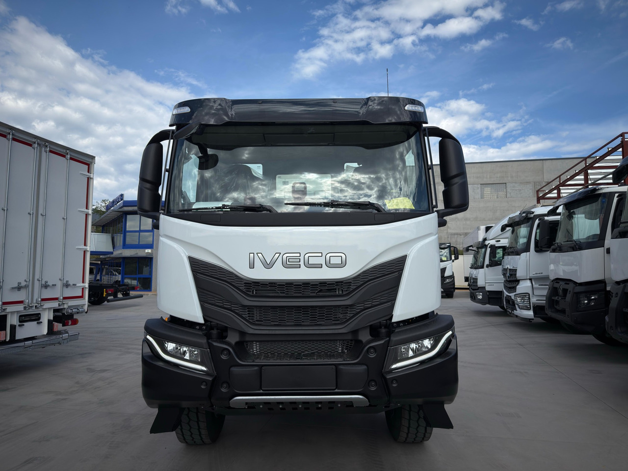 IVECO AD410T50 T-WAY 8x4 E6 (Chassis) - Châssis cabine: photos 3 IVECO AD410T50 T-WAY 8x4 E6 (Chassis) - Châssis cabine: photos 3