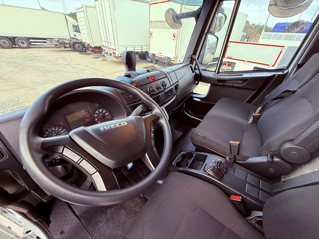 IVECO ML120E22 Eurocargo E6 (Tauliner) - Camion à rideaux coulissants: photos 4 IVECO ML120E22 Eurocargo E6 (Tauliner) - Camion à rideaux coulissants: photos 4