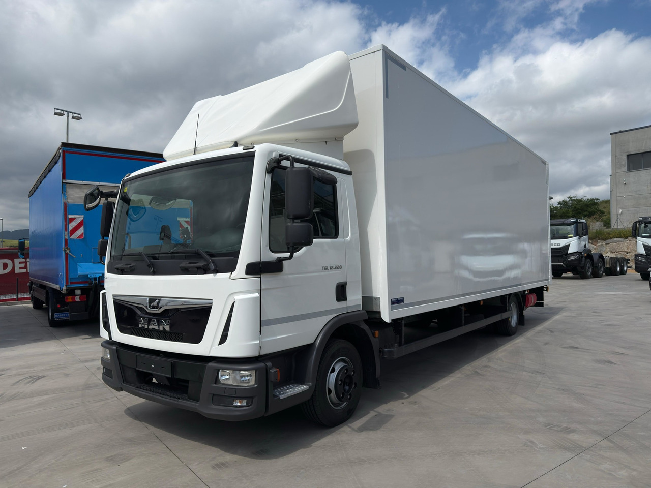 MAN 12.220 BL TGL E6 (VAN) - Camion fourgon: photos 1 MAN 12.220 BL TGL E6 (VAN) - Camion fourgon: photos 1