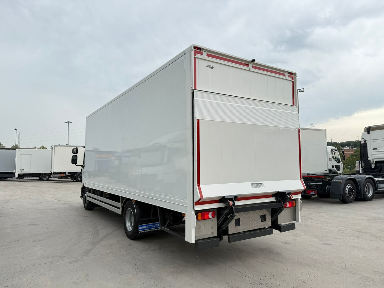 RENAULT D E6 (VAN) - Camion fourgon: photos 4 RENAULT D E6 (VAN) - Camion fourgon: photos 4