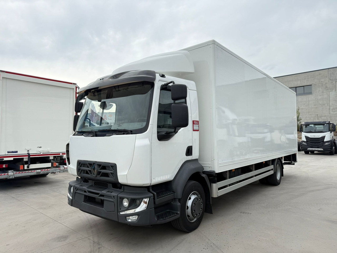 RENAULT D E6 (VAN) - Camion fourgon: photos 1 RENAULT D E6 (VAN) - Camion fourgon: photos 1