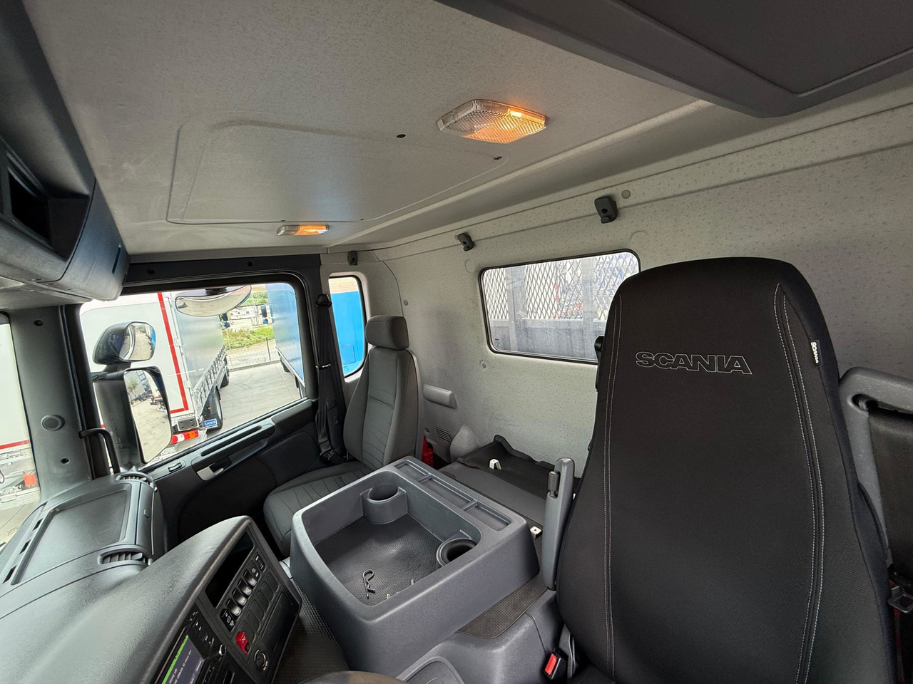 Camion porte-voitures SCANIA P410 E6 (Machinery Carrier): photos 8