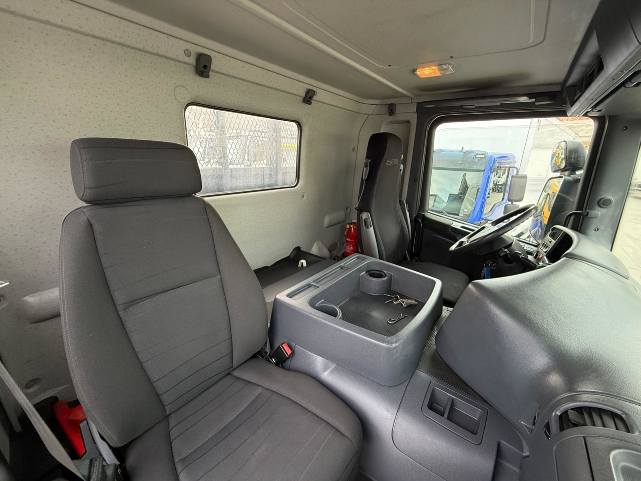 Camion porte-voitures SCANIA P410 E6 (Machinery Carrier): photos 10