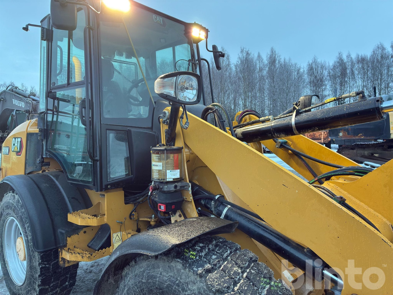 Chargeuse sur pneus CAT 908M: photos 19 Chargeuse sur pneus CAT 908M: photos 19