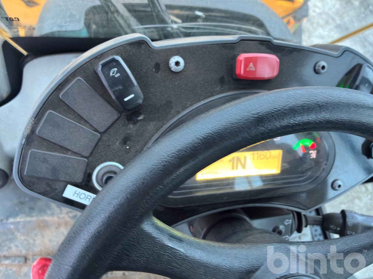 Chargeuse sur pneus CAT 908M: photos 47 Chargeuse sur pneus CAT 908M: photos 47