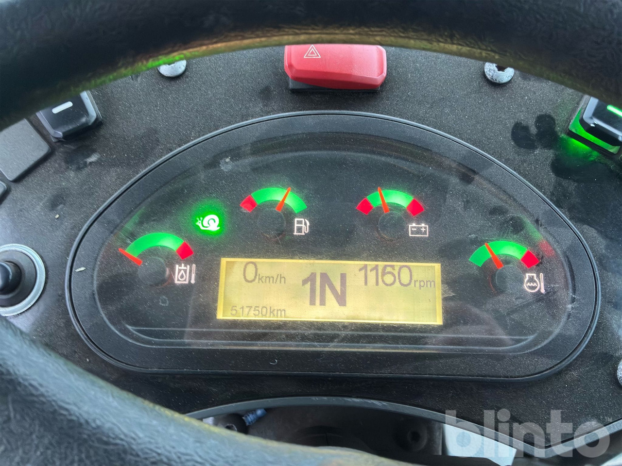 Chargeuse sur pneus CAT 908M: photos 46 Chargeuse sur pneus CAT 908M: photos 46