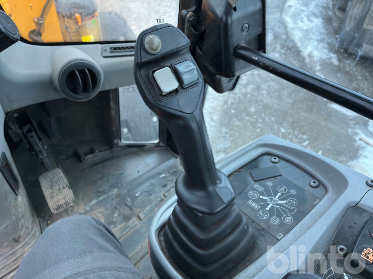 Chargeuse sur pneus CAT 908M: photos 49 Chargeuse sur pneus CAT 908M: photos 49