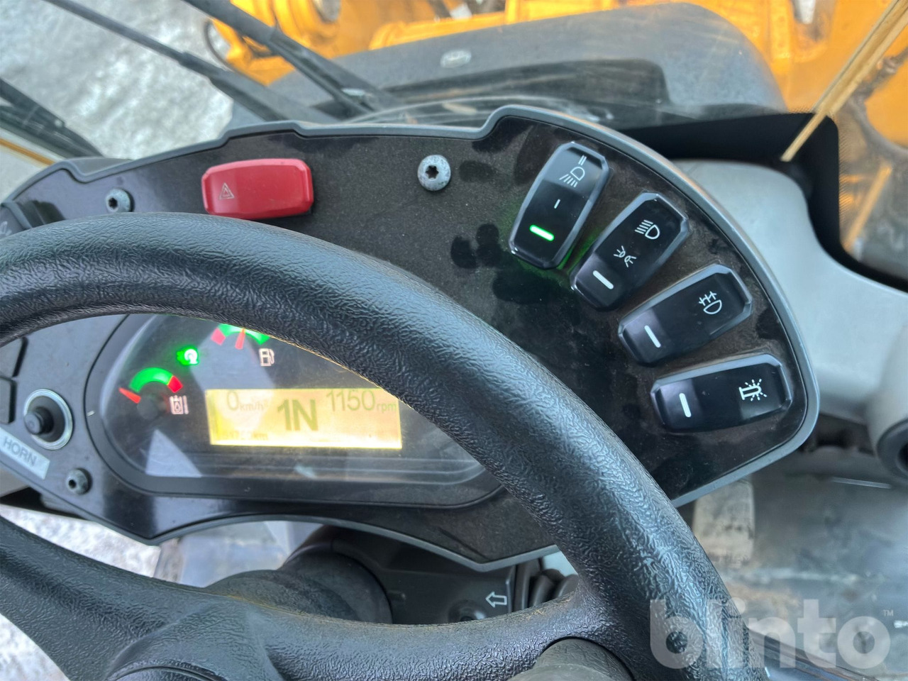 Chargeuse sur pneus CAT 908M: photos 48 Chargeuse sur pneus CAT 908M: photos 48