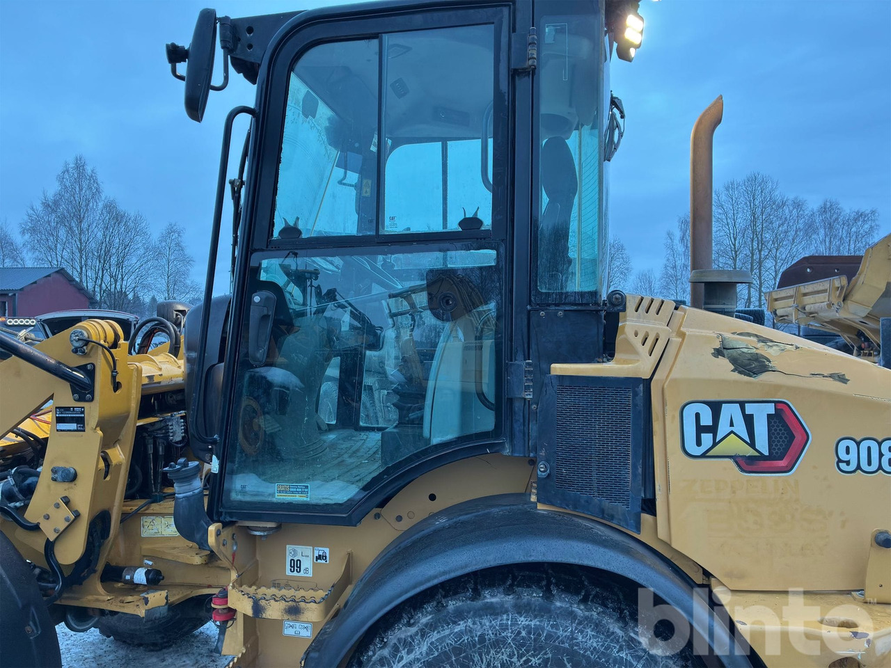 Chargeuse sur pneus CAT 908M: photos 41 Chargeuse sur pneus CAT 908M: photos 41