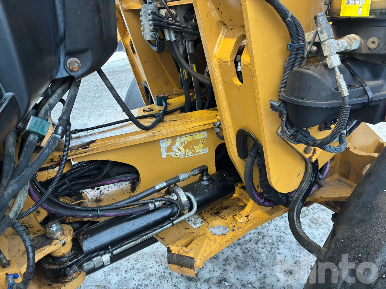 Chargeuse sur pneus CAT 908M: photos 23 Chargeuse sur pneus CAT 908M: photos 23