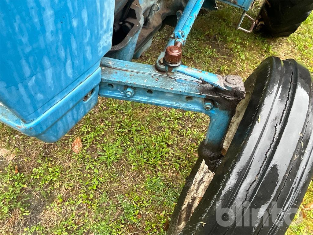 Tracteur agricole FORD 3000: photos 28