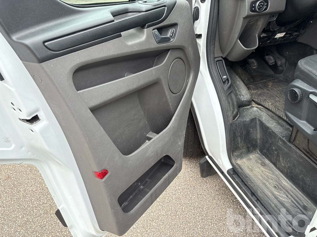 Fourgon utilitaire FORD Transit Custom: photos 34