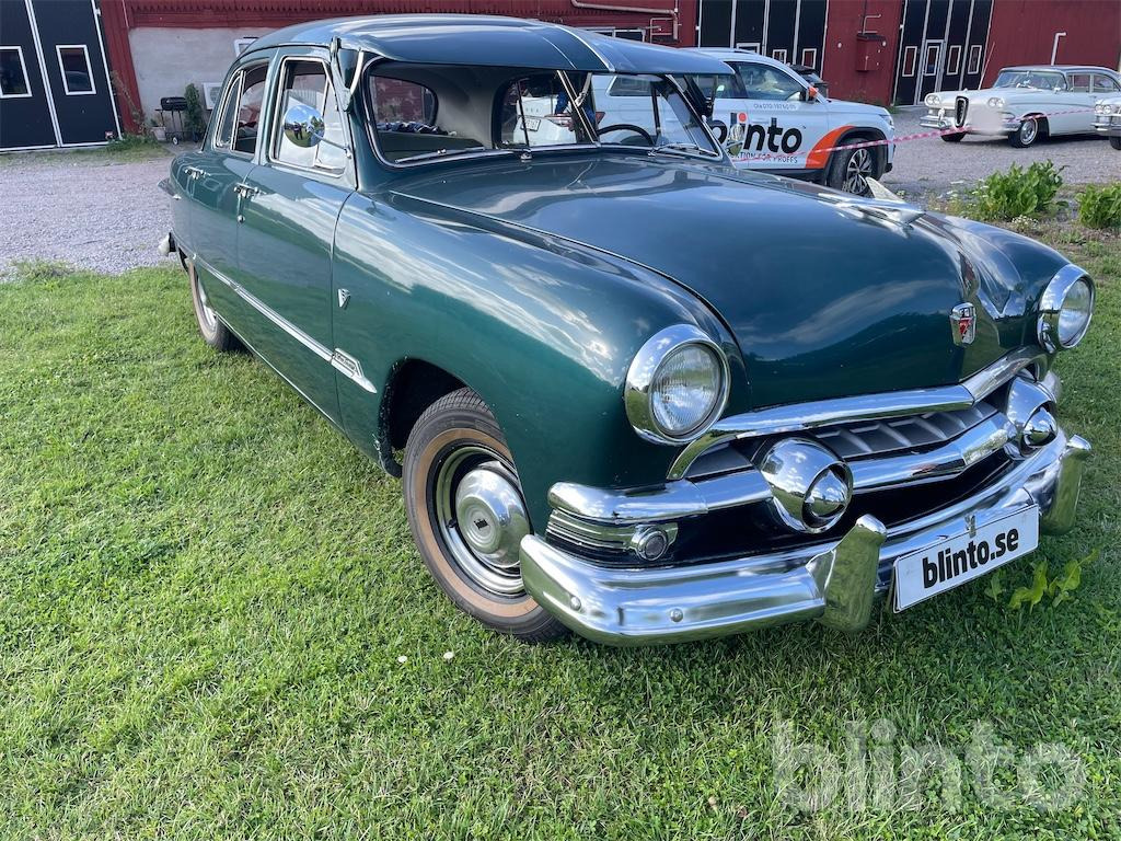 FORD V-8 CUSTOM DE LUXE - Voiture: photos 2 FORD V-8 CUSTOM DE LUXE - Voiture: photos 2