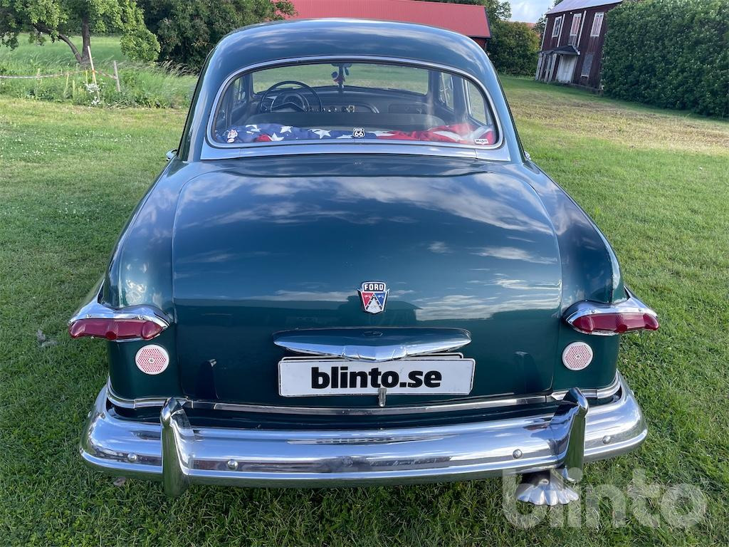 FORD V-8 CUSTOM DE LUXE - Voiture: photos 4 FORD V-8 CUSTOM DE LUXE - Voiture: photos 4