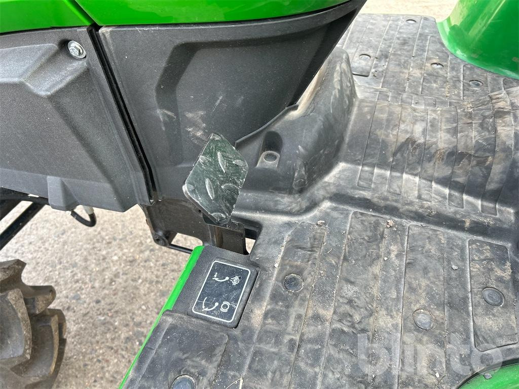 Tracteur agricole John Deere 3038E (Neufahrzeug, Bj. 2025): photos 44