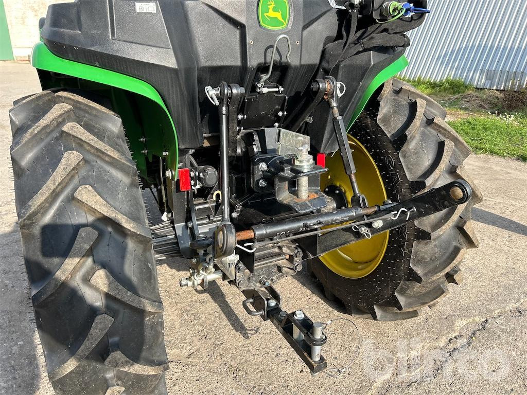 Tracteur agricole John Deere 3038E (Neufahrzeug, Bj. 2025): photos 26
