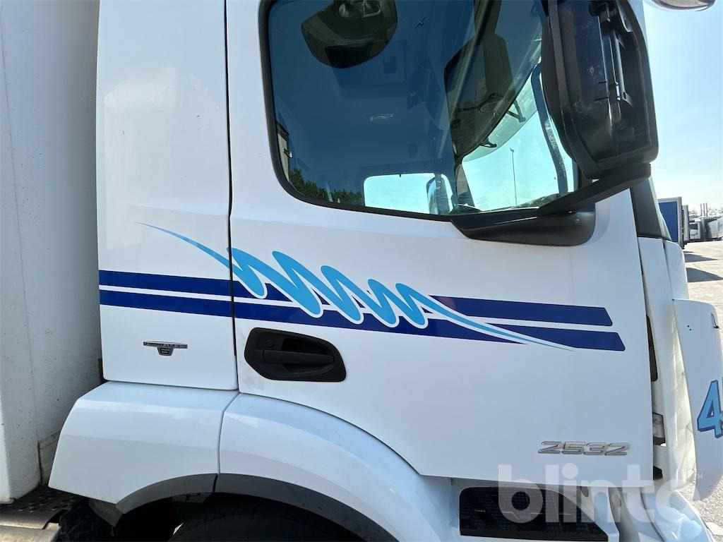 Camion fourgon MERCEDES-BENZ: photos 26