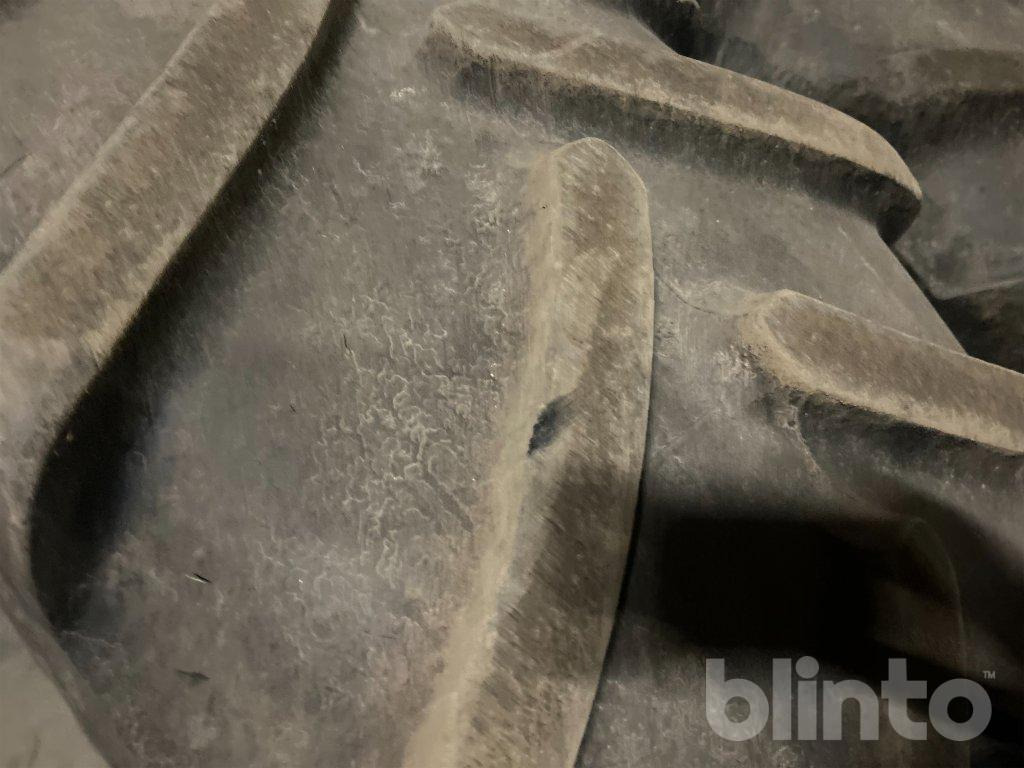 Michelin 650/65 R38 - Roue complète: photos 5 Michelin 650/65 R38 - Roue complète: photos 5