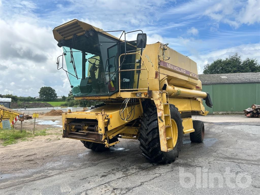 New Holland TX34 (1990) - Moissonneuse-batteuse: photos 1 New Holland TX34 (1990) - Moissonneuse-batteuse: photos 1