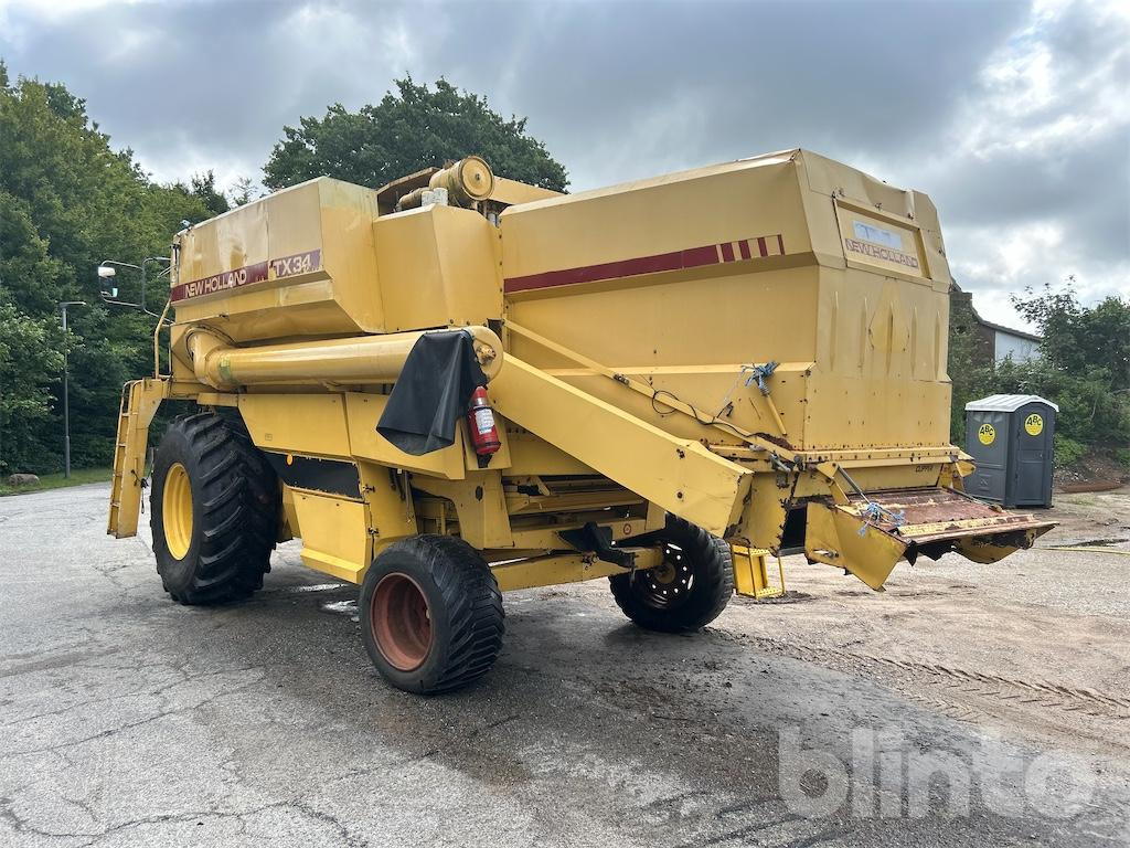 New Holland TX34 (1990) - Moissonneuse-batteuse: photos 4 New Holland TX34 (1990) - Moissonneuse-batteuse: photos 4