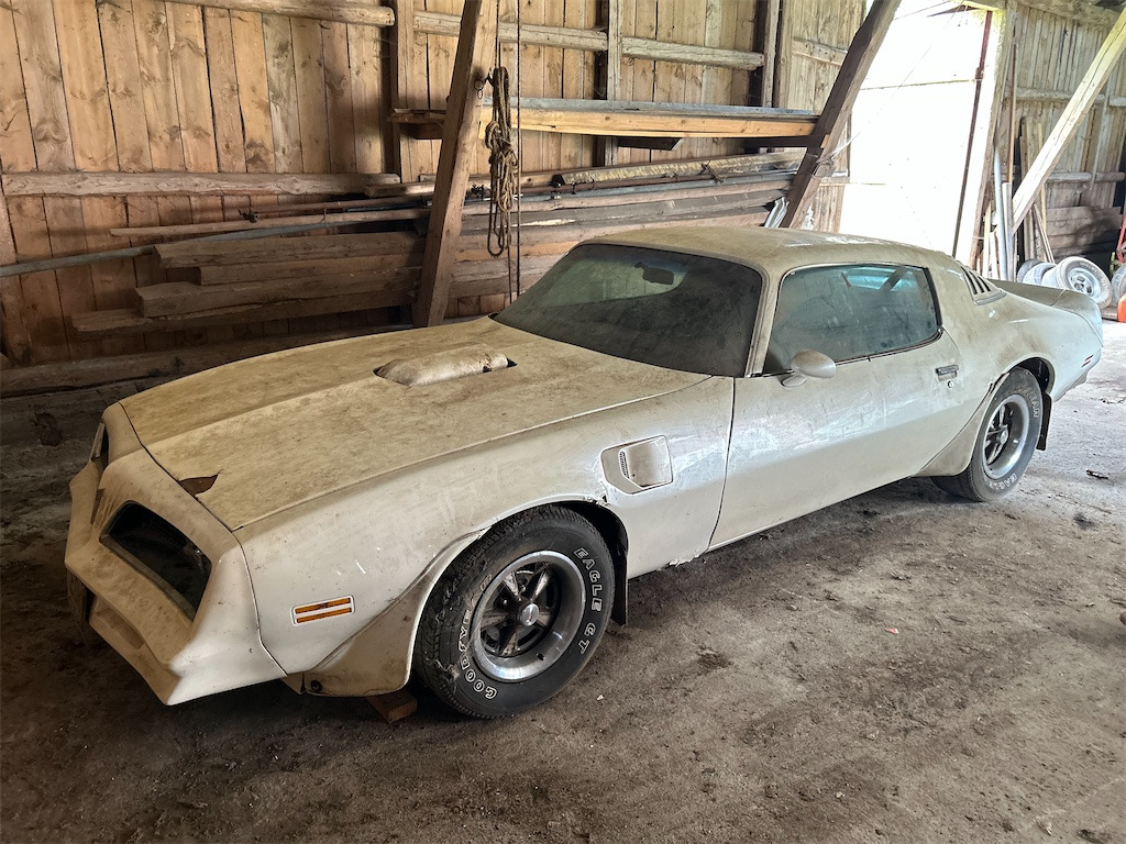 PONTIAC TRANS AM - Voiture: photos 1 PONTIAC TRANS AM - Voiture: photos 1