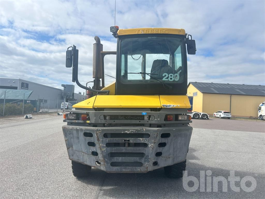 Terberg RT382 - Tracteur portuaire: photos 3 Terberg RT382 - Tracteur portuaire: photos 3