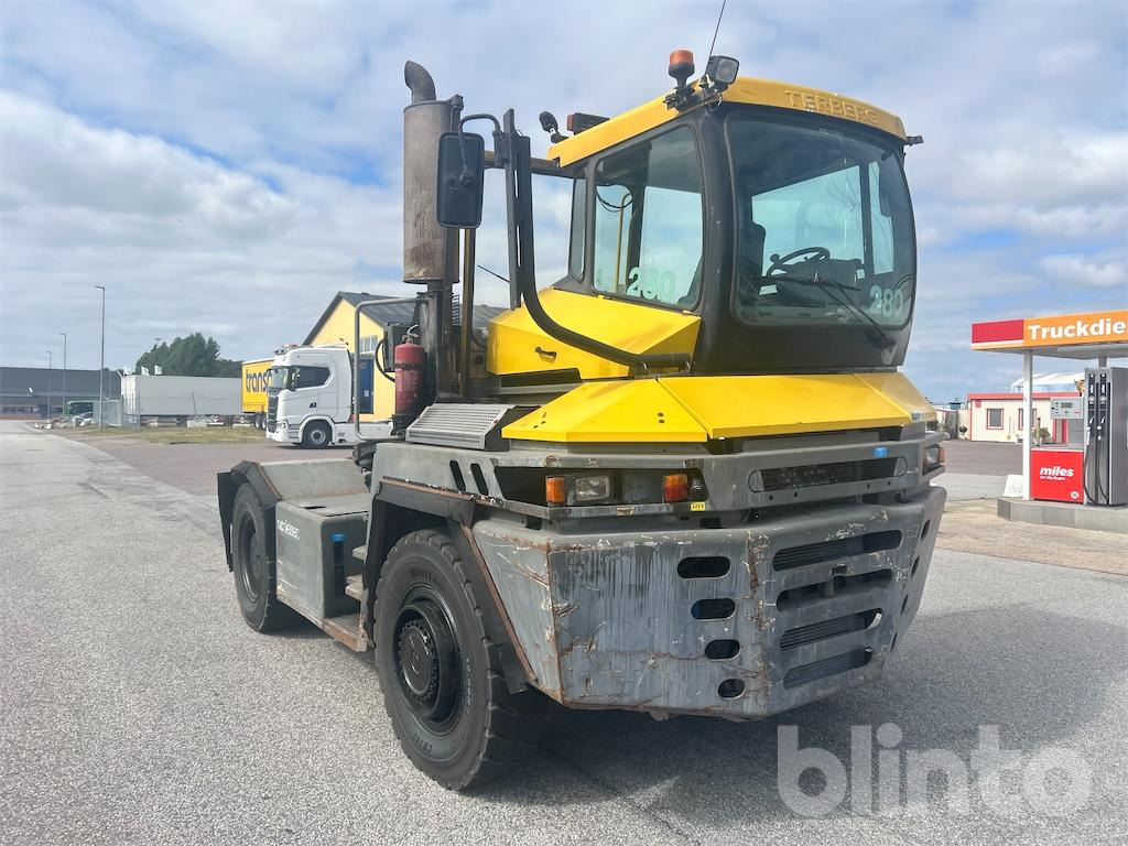 Terberg RT382 - Tracteur portuaire: photos 4 Terberg RT382 - Tracteur portuaire: photos 4