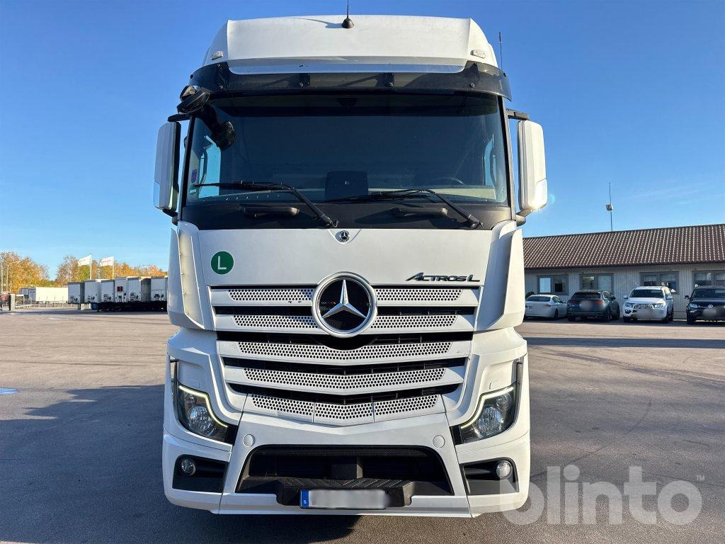 MERCEDES-BENZ L 1845 - Tracteur routier: photos 2 MERCEDES-BENZ L 1845 - Tracteur routier: photos 2