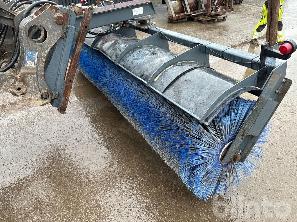 UFO 3,5 Meter - Brosse: photos 4 UFO 3,5 Meter - Brosse: photos 4