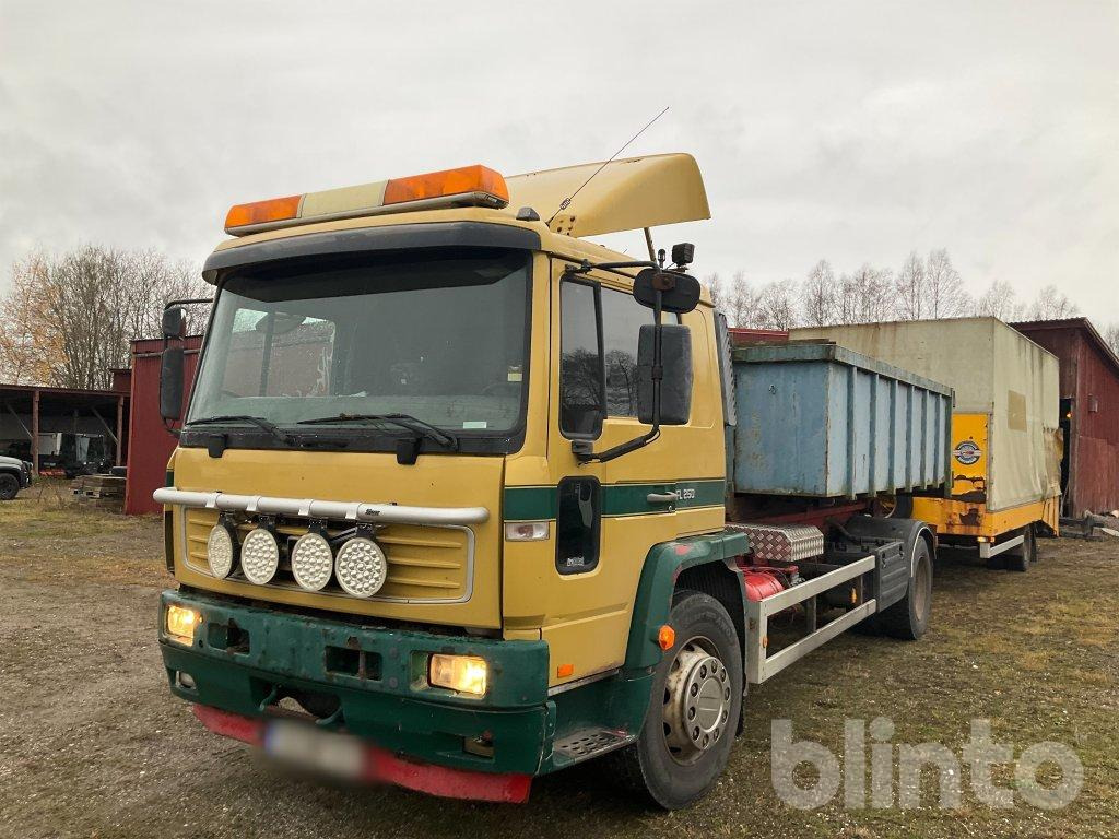 VOLVO FL6 E - Camion ampliroll: photos 5 VOLVO FL6 E - Camion ampliroll: photos 5