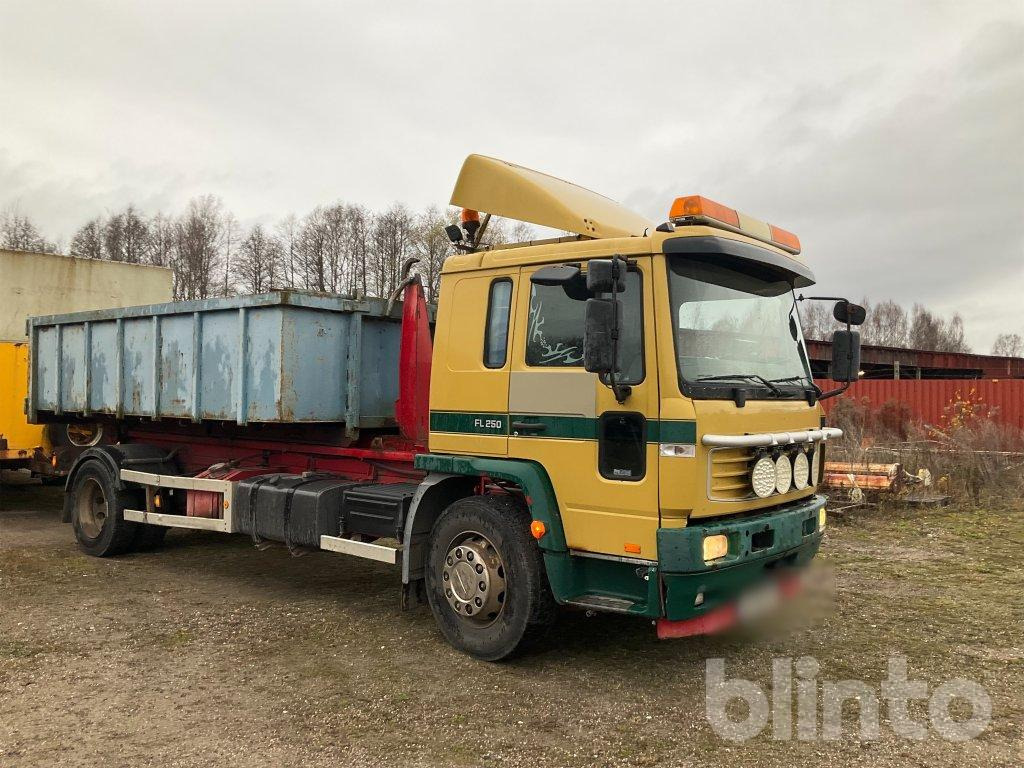 VOLVO FL6 E - Camion ampliroll: photos 4 VOLVO FL6 E - Camion ampliroll: photos 4