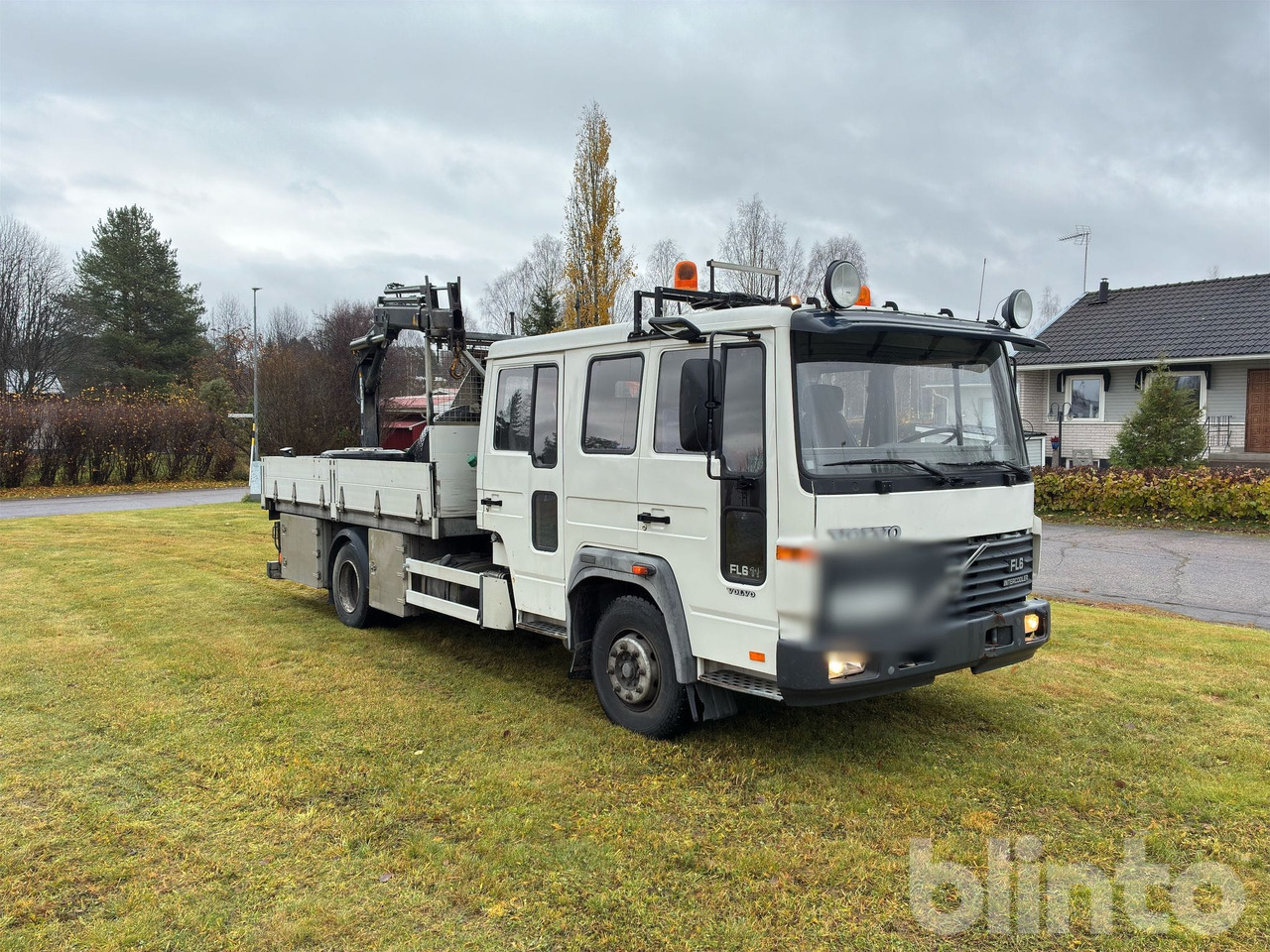 VOLVO FL611 4X2 - Camion plateau, Camion grue: photos 3 VOLVO FL611 4X2 - Camion plateau, Camion grue: photos 3