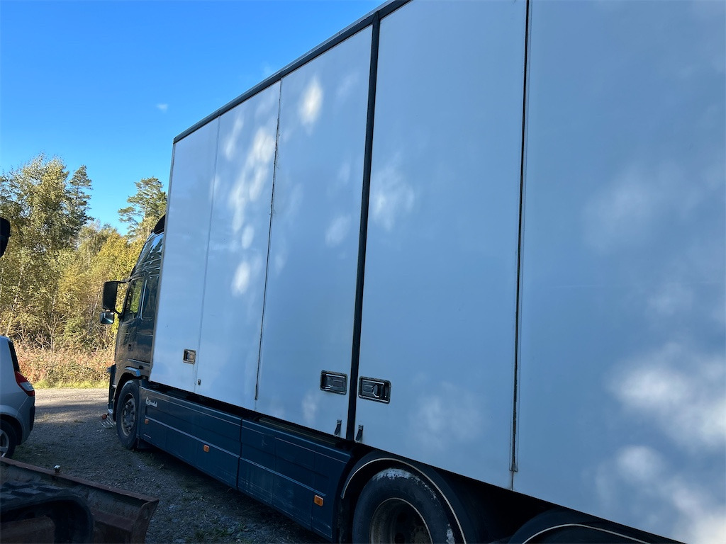 VOLVO FM 6x2 - Camion fourgon: photos 5 VOLVO FM 6x2 - Camion fourgon: photos 5