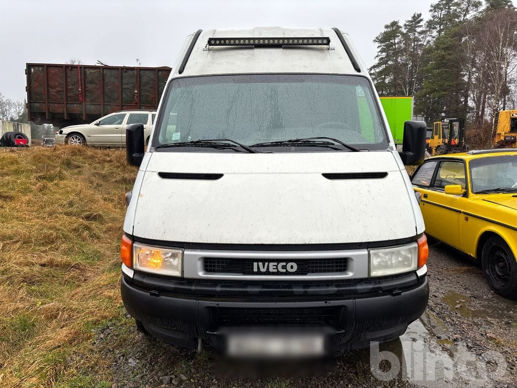 IVECO DAILY 35C15 - Véhicule utilitaire: photos 2 IVECO DAILY 35C15 - Véhicule utilitaire: photos 2