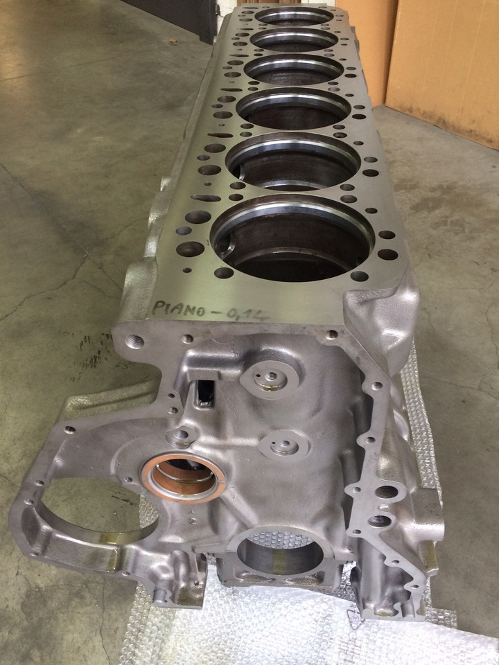 Carter pour Bus BASAMENTO MAN D2866 / D2876 / E2866 / E2876 - F2000 / BUS / INDUSTRIALI: photos 10 Carter pour Bus BASAMENTO MAN D2866 / D2876 / E2866 / E2876 - F2000 / BUS / INDUSTRIALI: photos 10