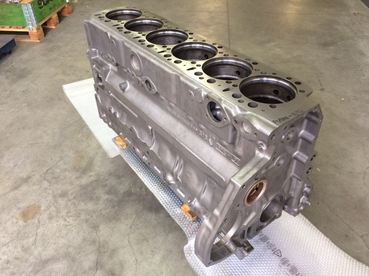 BASAMENTO MAN D2866 / D2876 / E2866 / E2876 - F2000 / BUS / INDUSTRIALI - Carter pour Bus: photos 1 BASAMENTO MAN D2866 / D2876 / E2866 / E2876 - F2000 / BUS / INDUSTRIALI - Carter pour Bus: photos 1