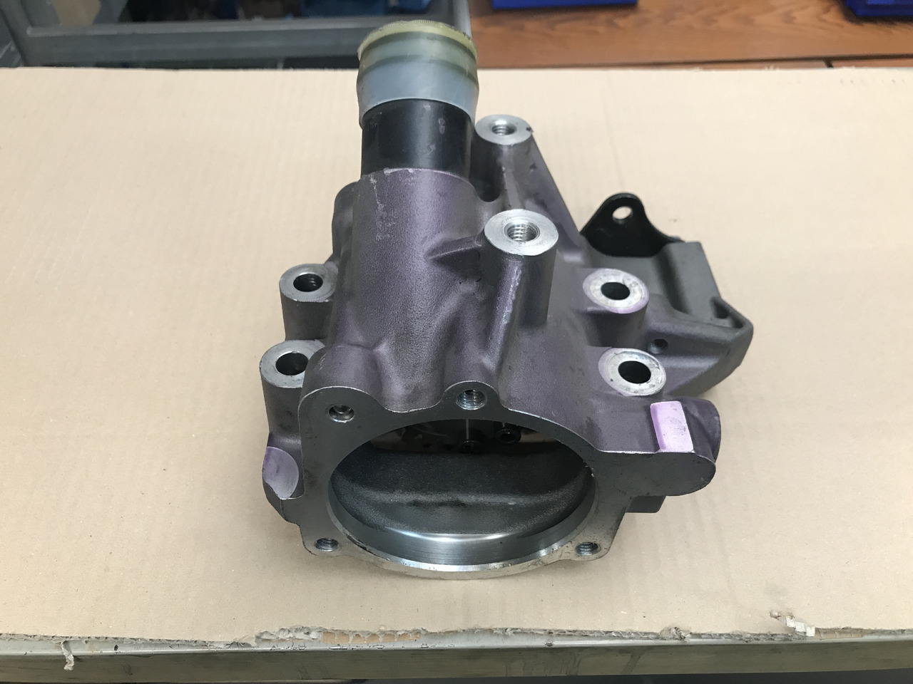 CARCASSA RIDUTTORE ASSEMBLAGGIO POMPA CARBURANTE ALTA PRESSIONE MAN 51385075020 - Pompe à carburant pour Camion: photos 3 CARCASSA RIDUTTORE ASSEMBLAGGIO POMPA CARBURANTE ALTA PRESSIONE MAN 51385075020 - Pompe à carburant pour Camion: photos 3